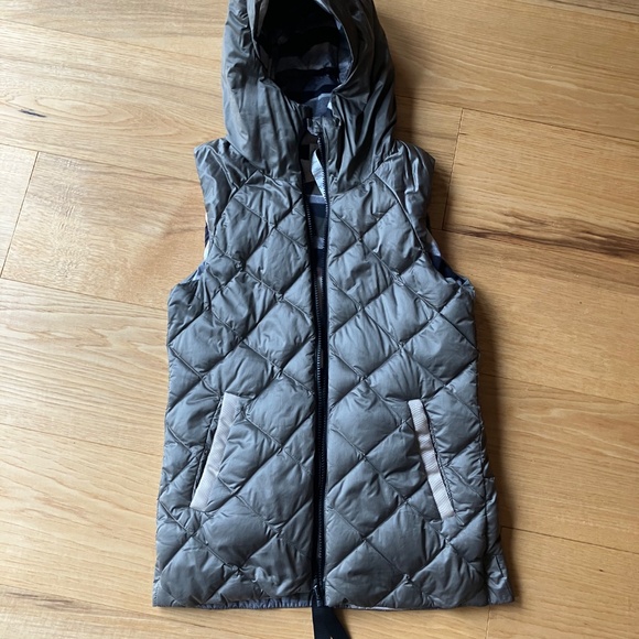 Lululemon the fluffiest reversible vest - Picture 6 of 9